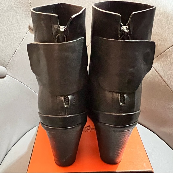 Rag & Bone Black Leather round-toed ankle booties - Picture 3 of 6